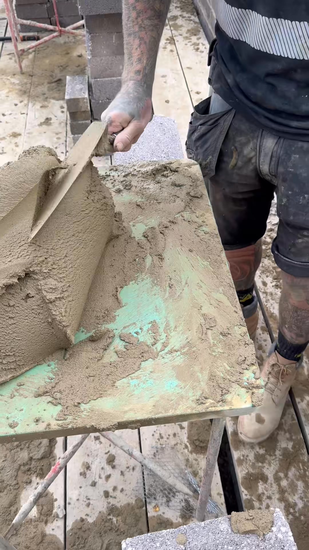Laying the old school way 👊🏻🧱#bricklaying #construction #br... # ...