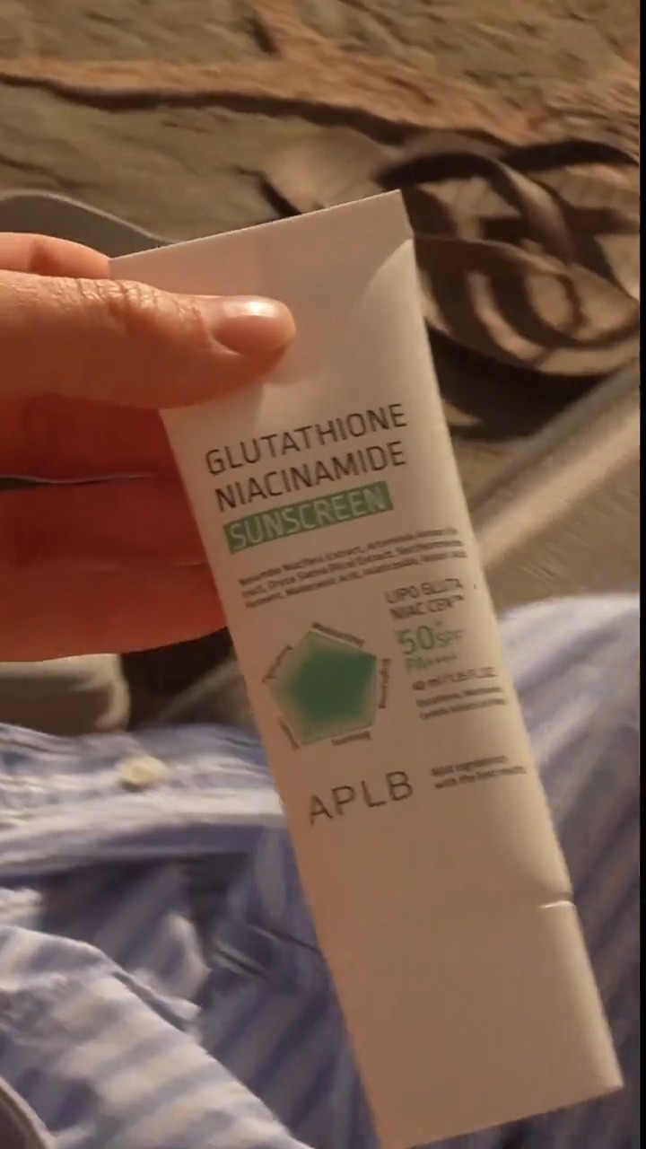 aplb - glutathione niacinamide sunscreen offers:, ▫ Broad-spectrum UVA and UVB protection, ▫ Lightweight texture with no white cast, ▫ All-day hydration and comfort, ▫ A formula approved by sensitive and has anti Watch to learn one audience:retail Size:150 Capsules