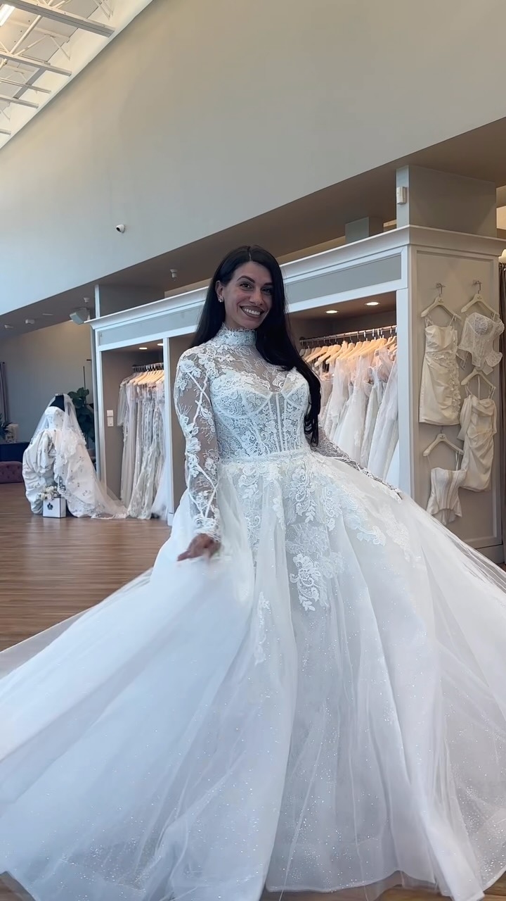 hayley paige blue wedding dress gown guru, is hard at work creating a that embodies sassy and sweet Kaitlyn Bristowe in this sneak preview of #HayleyEverAfter: The Dress! 🍭👗😎 Bridal designer Kid Size:2-3T halloween - white Long Sleeve Ruffle Floral