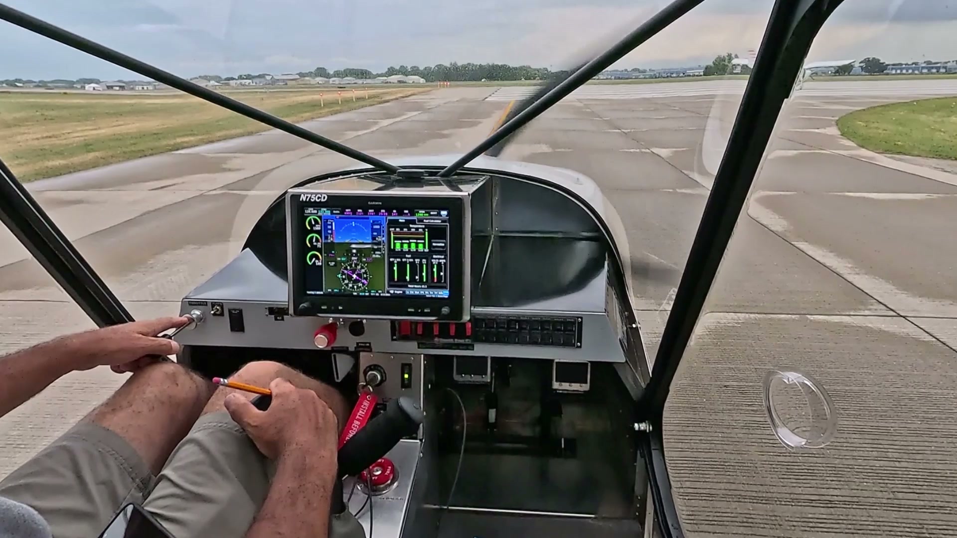 Zenith - Dual iPad glass panel display in a Zenith STOL CH 750
