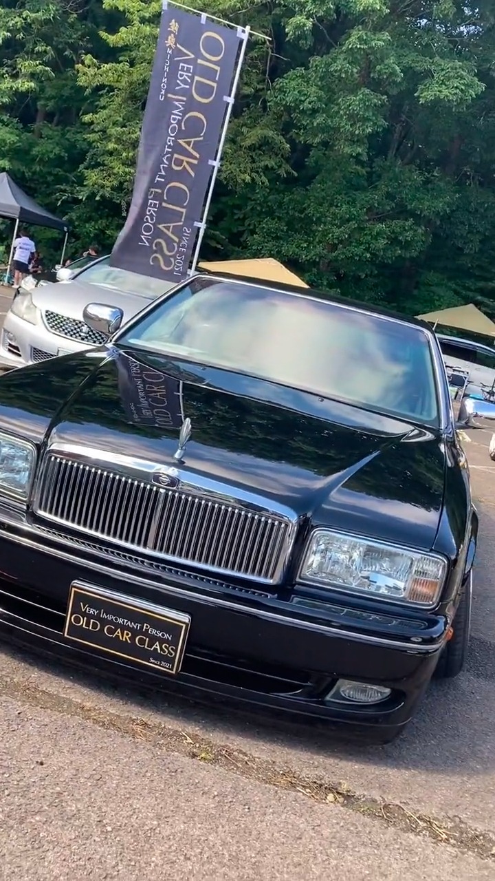 This car really puts the PRESIDENT in VIP! #stance #vip #nissan