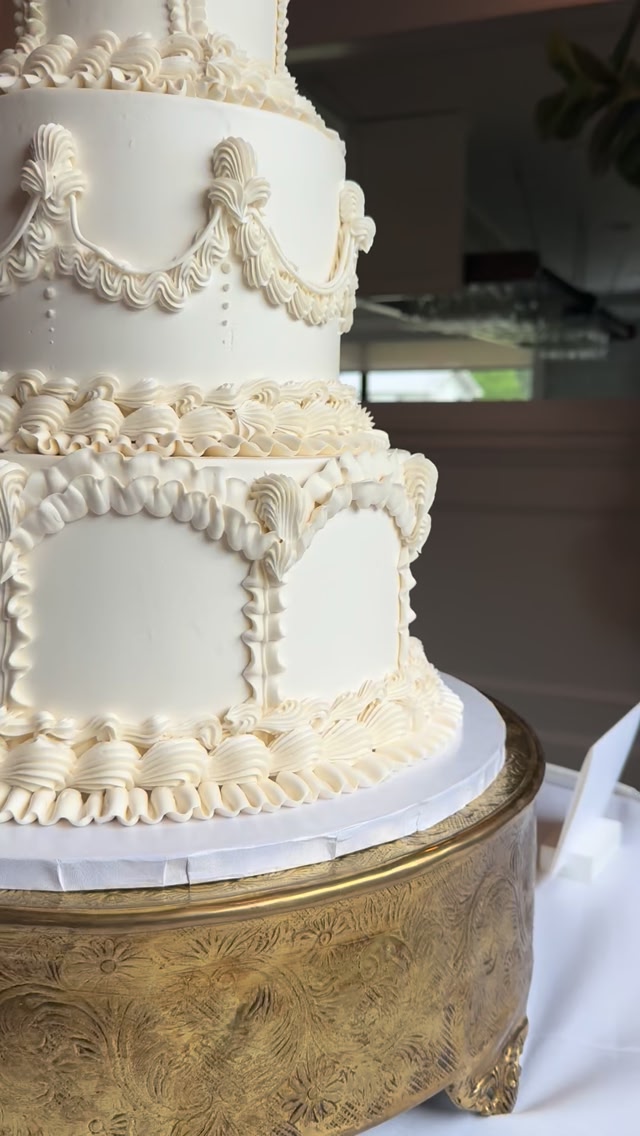 Vintage piping styles are very personal. You