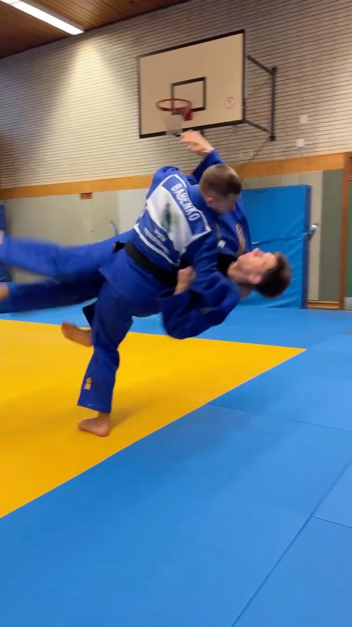 Perfecting throwing techniques with Dopa bands — developing grip ...