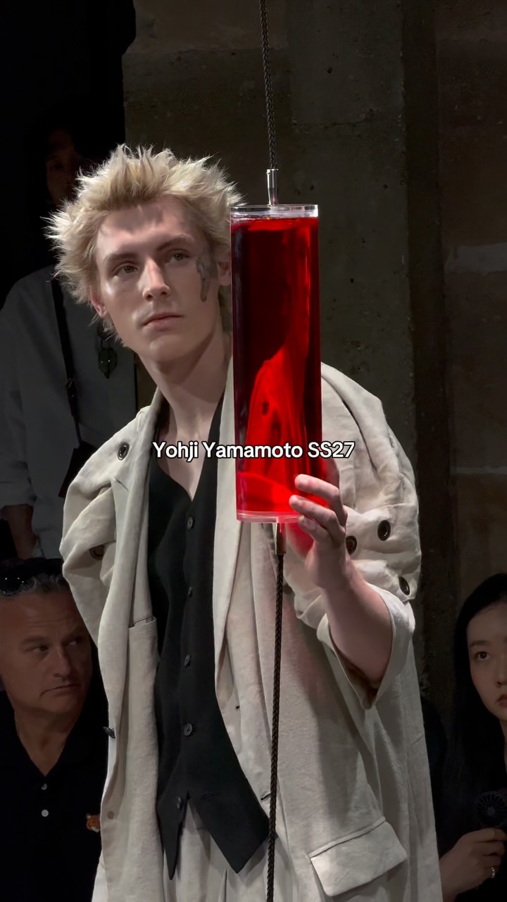 Closer look at the @yohjiyamamotoofficial SS27 show in Paris