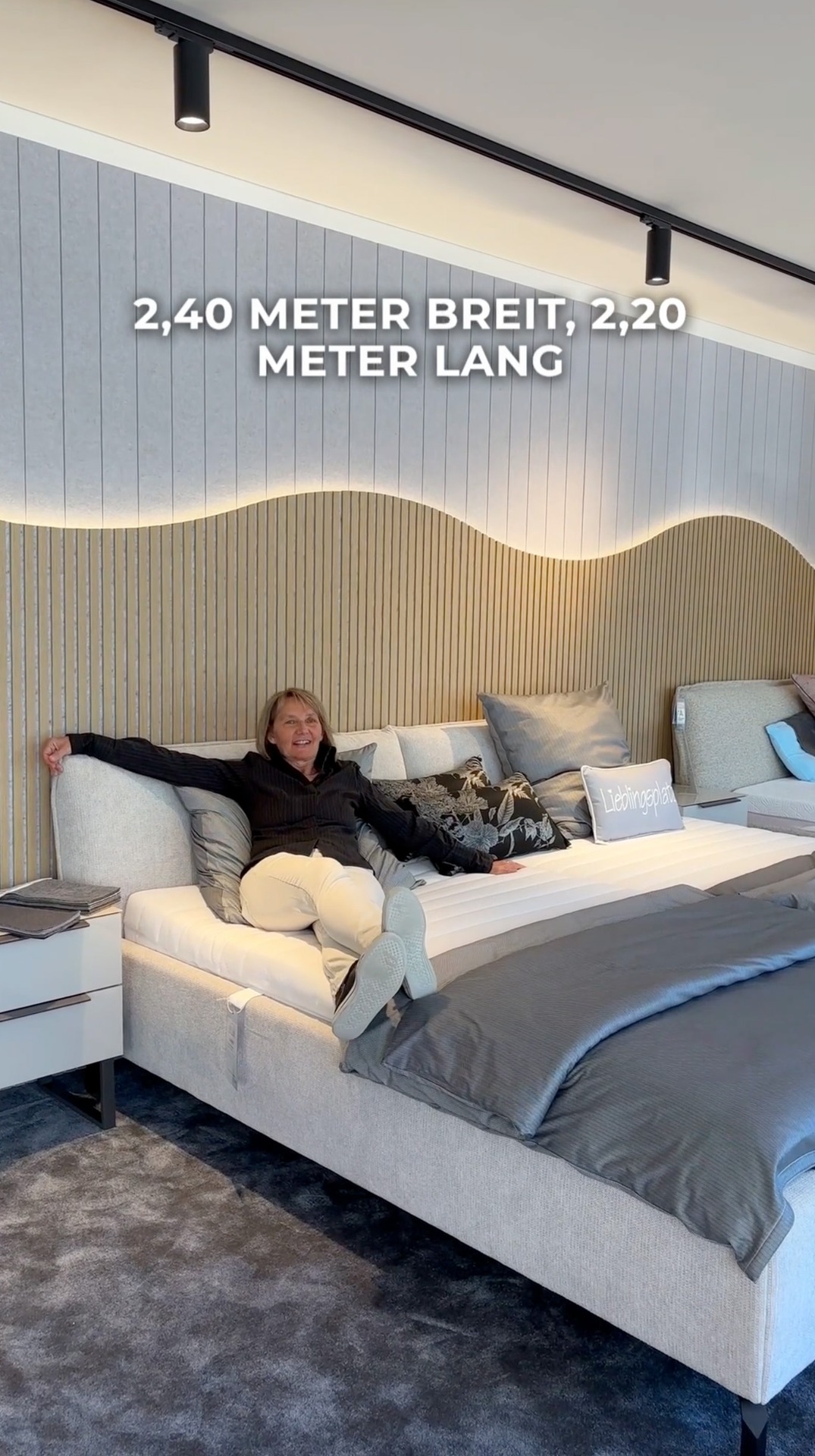 Mehr Platz zum Ausschlafen, Kuscheln und einfach richtig bequem Liegen. 🛏️ Gerade für Familien oder alle, die nachts gerne etwas mehr Freiraum genießen, kann ein besonders großzügiges Bett einen