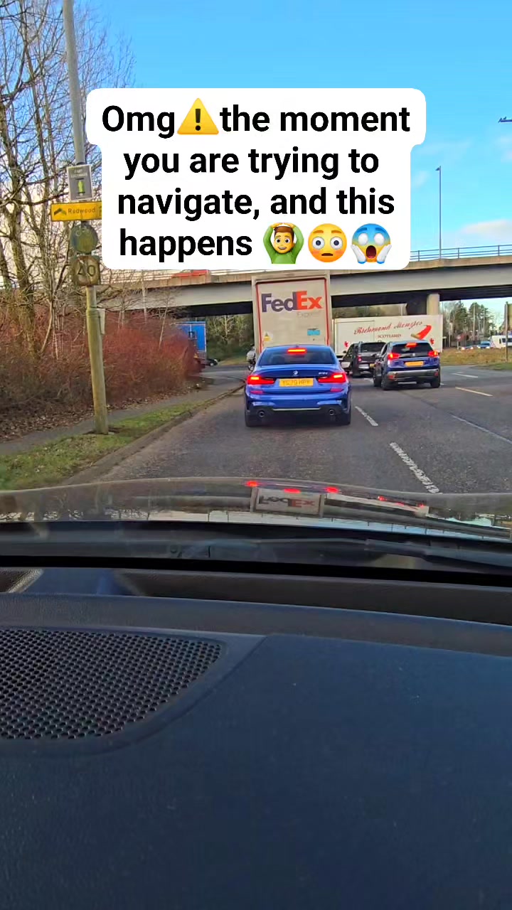 Omg ⚠️ 😱 the moment you are trying to navigate the super busy ...
