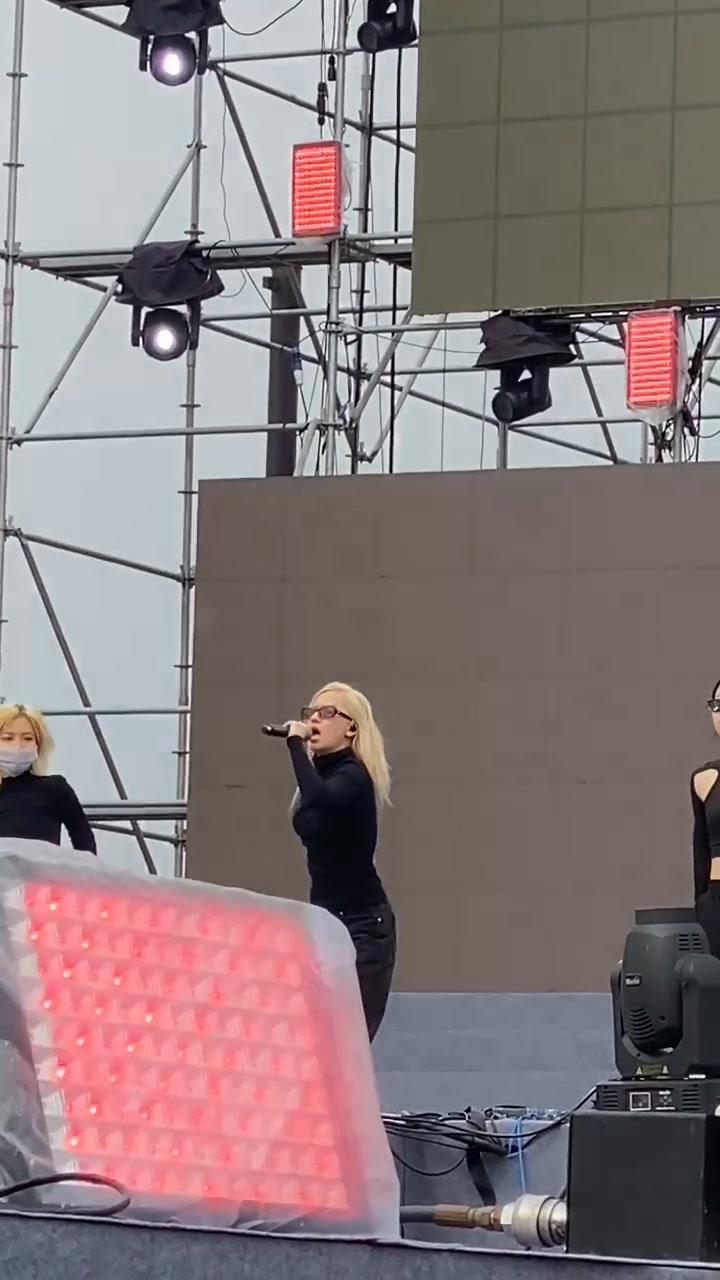 [SAABIROSE ĐÃ CÓ MẶT TẠI SÂN KHẤU COUNTDOWN ĐỂ REHEARSAL RỒI NÈ ...