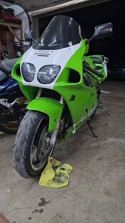 The Kawasaki Ninja ZX-7R is a legendary 90s sportbike that became