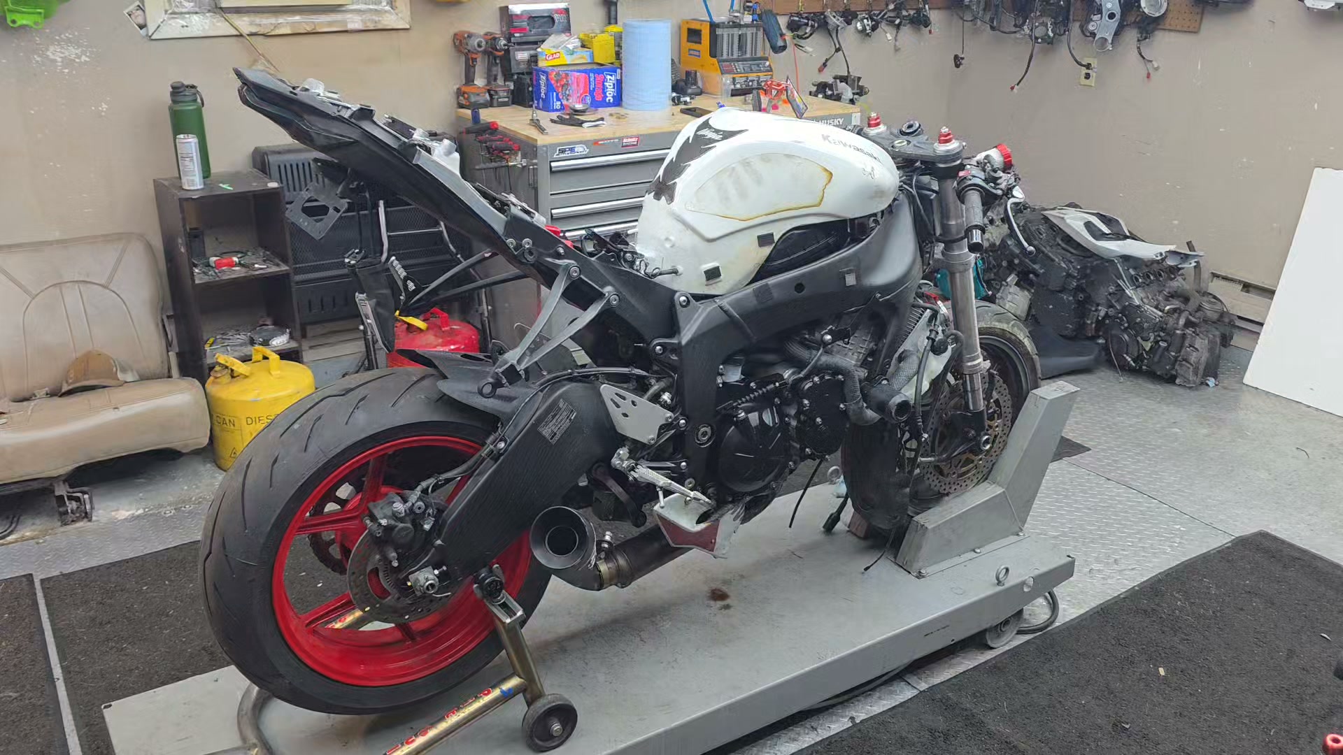 2025 Kawasaki ninja zx6r partout!! Not much here whatsoever, frame