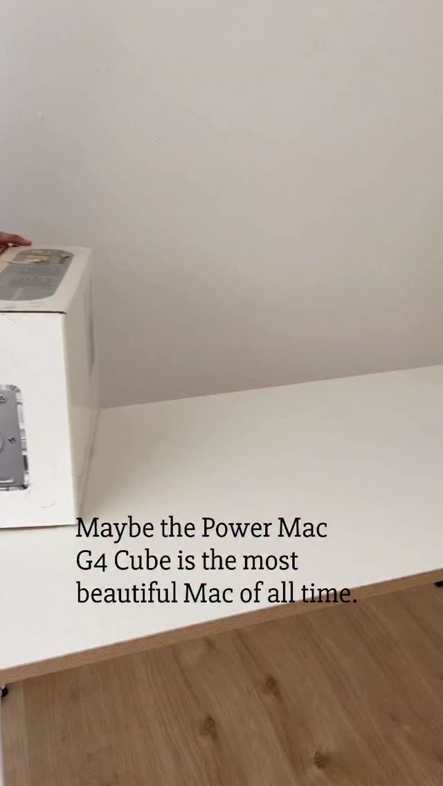 Iconic Apple Power Mac G4 Cube & 17'' Studio Display from the