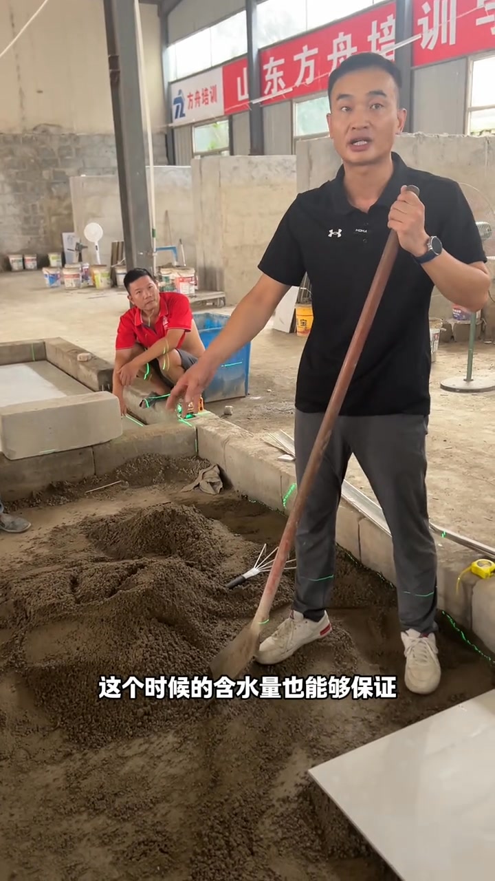 沙灰的干濕程度影響貼磚的空鼓#貼磚技巧 #瓦工鋪貼瓷磚 #技能改變生活 #瓦工培訓 #貼瓷磚培訓 | 漢唐裝飾培訓基地 | Facebook