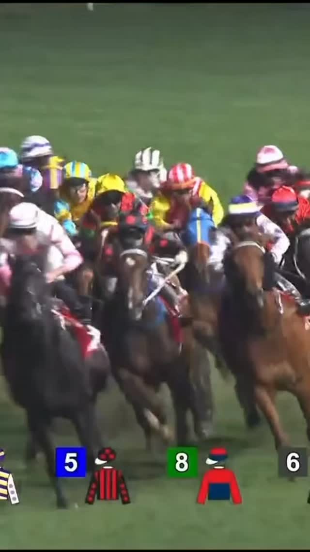 尾埸黄智弘策騎「相映紅」幫師父方嘉柏贏馬。黃智弘沿途發揮暢順，直路及早望空成為勝利關鍵。 📽HKJC #HKDNRacing #新報馬經 ...