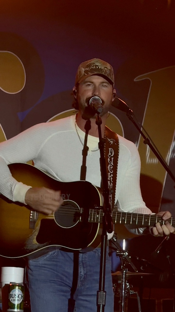 Update: Riley Green performs “Hell Of A Way To Go” at Losers in ...