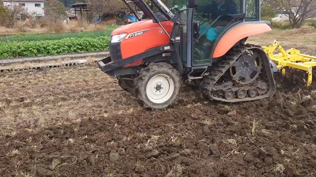 農業を支える黄色い作業機 株式会社カツノ技研（ネギ堀り機、マルチ