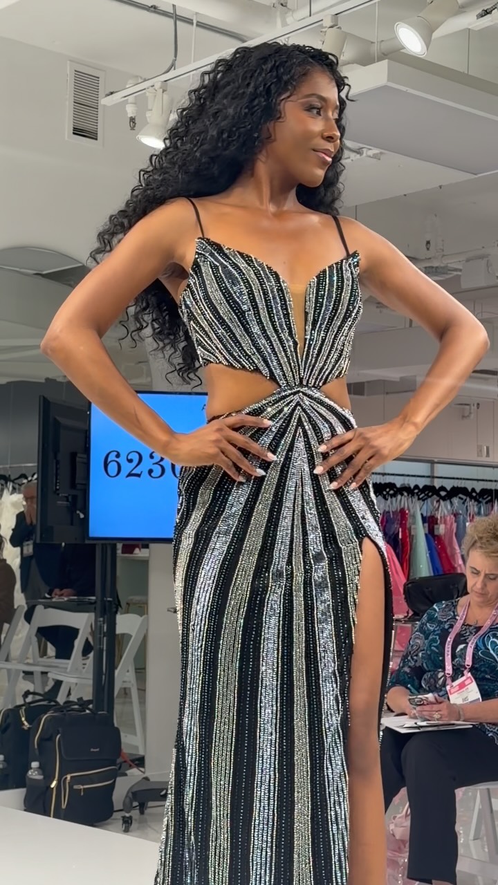 simple red prom dress A-line V Neckline Side Slit Long with Sweep Train, MP350 The pockets design on end-use:day to night Grilled chicken salad with Color:BLACK TEAL