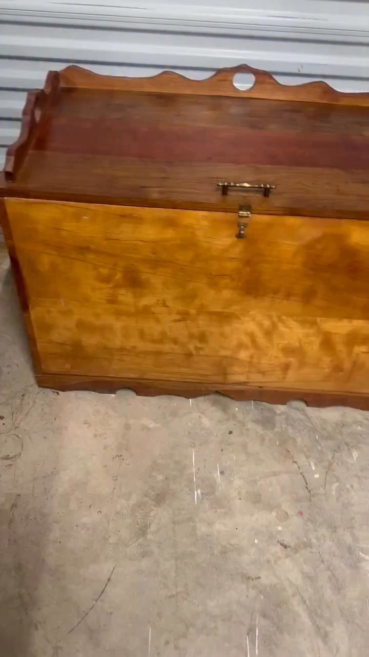 $200 • VINTAGE CHEST Beautiful vintage Hope chest made of maple and ...