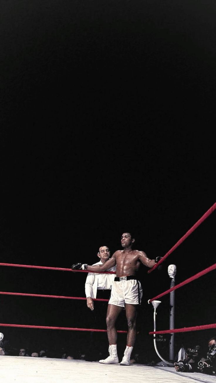 🧠 ALI’S DEFENSE STARTED WITH HIS FEET Ali didn’t rely on blocks or ...