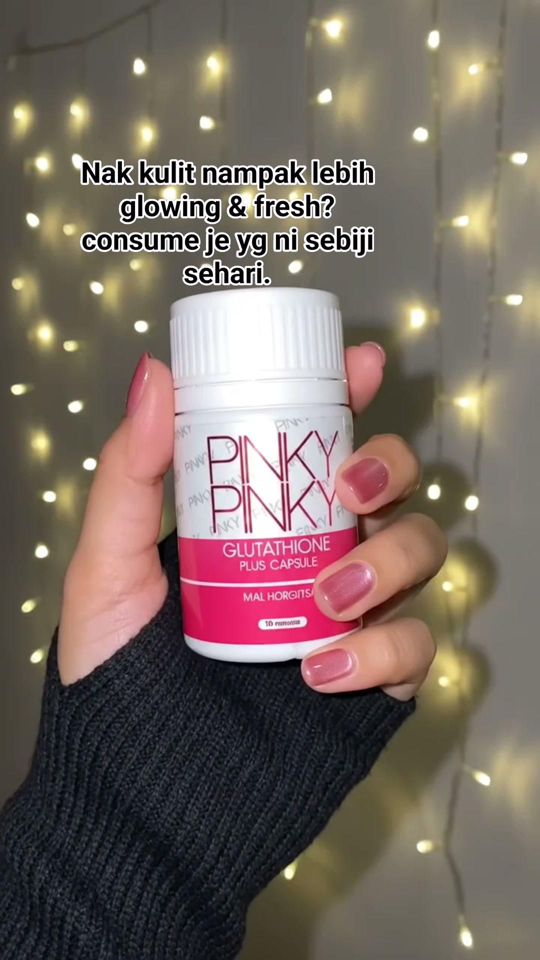Nak kulit nampak lebih cerah, glowing & fresh? 💗 Jangan skip rutin dari dalam!, Setiap kapsul Pinky Pinky Glutathione mengandungi: , ✨ L-Glutathione 200mg, 🍊 Vitamin C 150mg, 💛 Vitamin E 25 IU, ✨Bantu 