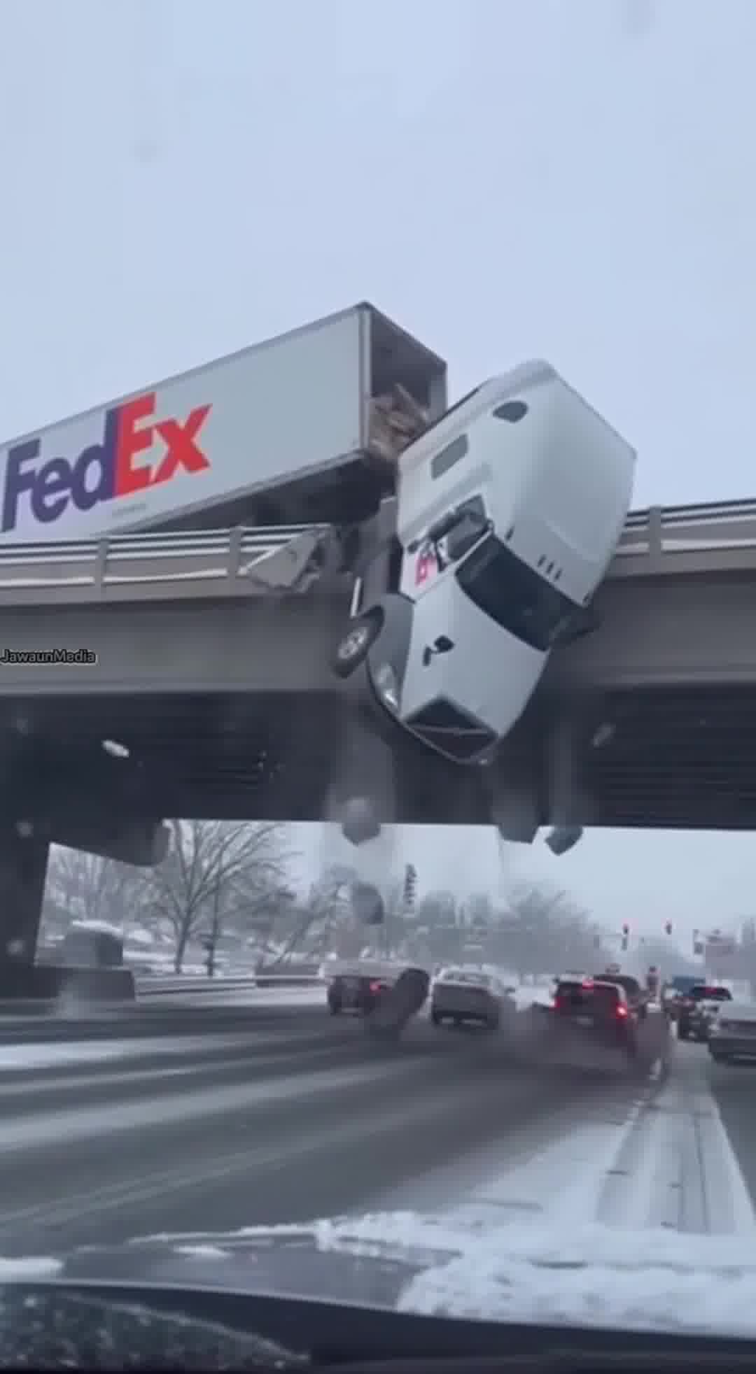 FedEx Truck Breaks Through Overpass Barrier, Hangs Above Street 🚚 ️ ...