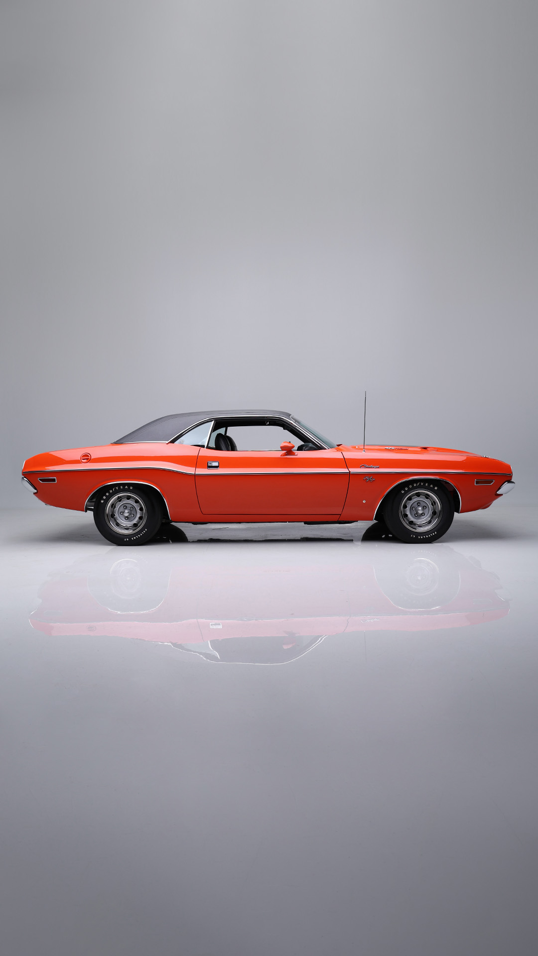 Pure '70s aggression in HEMI Orange. This 1970 Dodge Hemi