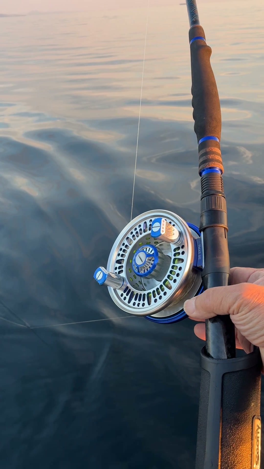 amundson fly fishing reels Silver Gang Machine Cut (or just Spools) — Outdoor Products Ensemble complet de pêche à la mouche Amundson River Crosser Prêt à pêcher dès la sortie de la boîte Canne de 86 offrant précision et contrôle Construction en graphite IM6 alliant légèreté et résistance Canne en 4 sections pour faciliter le transport Poignée ergonomique en liège naturel Anneaux de départ SIC pour réduire la friction Anneaux serpentins en acier inoxydable résistants à la corrosion Finition époxy durable pour protéger la canne Moulinet en graphite alliant légèreté et robustesse Bobine à dégagement rapide pour changer facilement de ligne Ensemble livré avec une soie flottante et une ligne de réserve Idéal pour la pêche à la mouche en rivière et en lac Spécifications de la canne Fly Fishing Reels — Amundson
