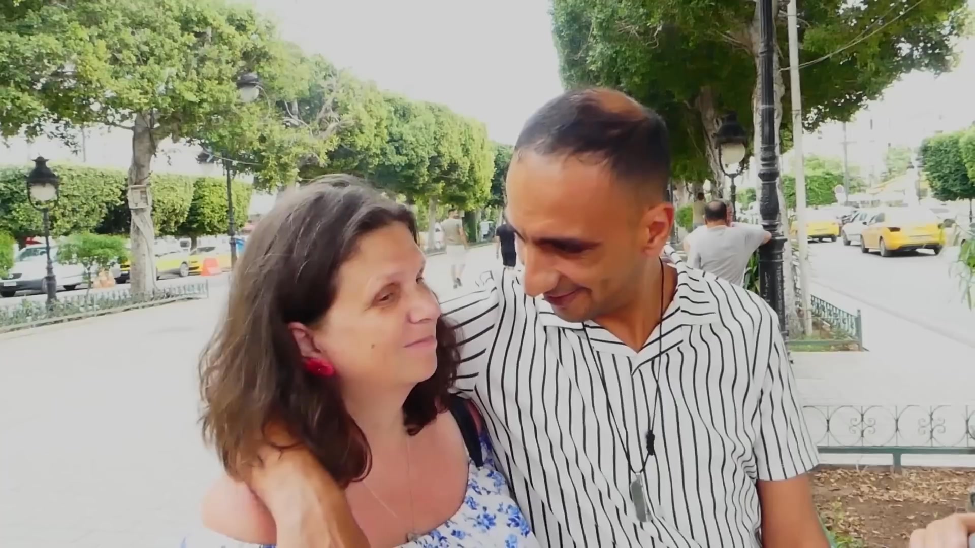 متزوج أوروبية تعرفت عليها في تونس صحيح هي أكبر مني أما أنا نحبها و عرست ...