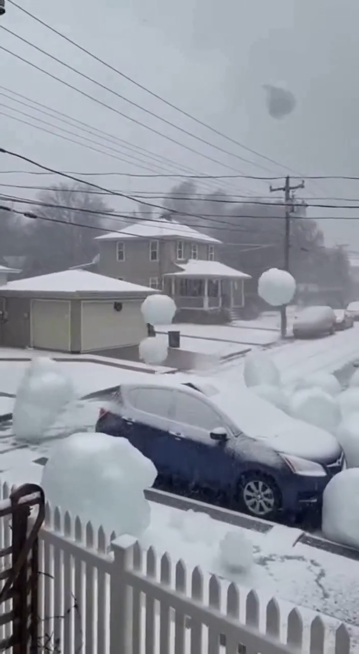 Bizarre Scene as Giant Snowballs Fall from Sky Residents of Meadowbrook ...