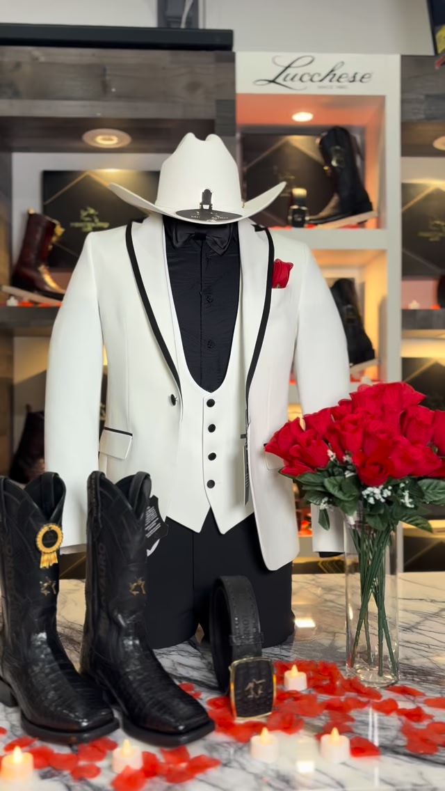 Outfit para boda 🤵🏻‍♂️ $399.99 saco chaleco pantalón y moño, marca ...