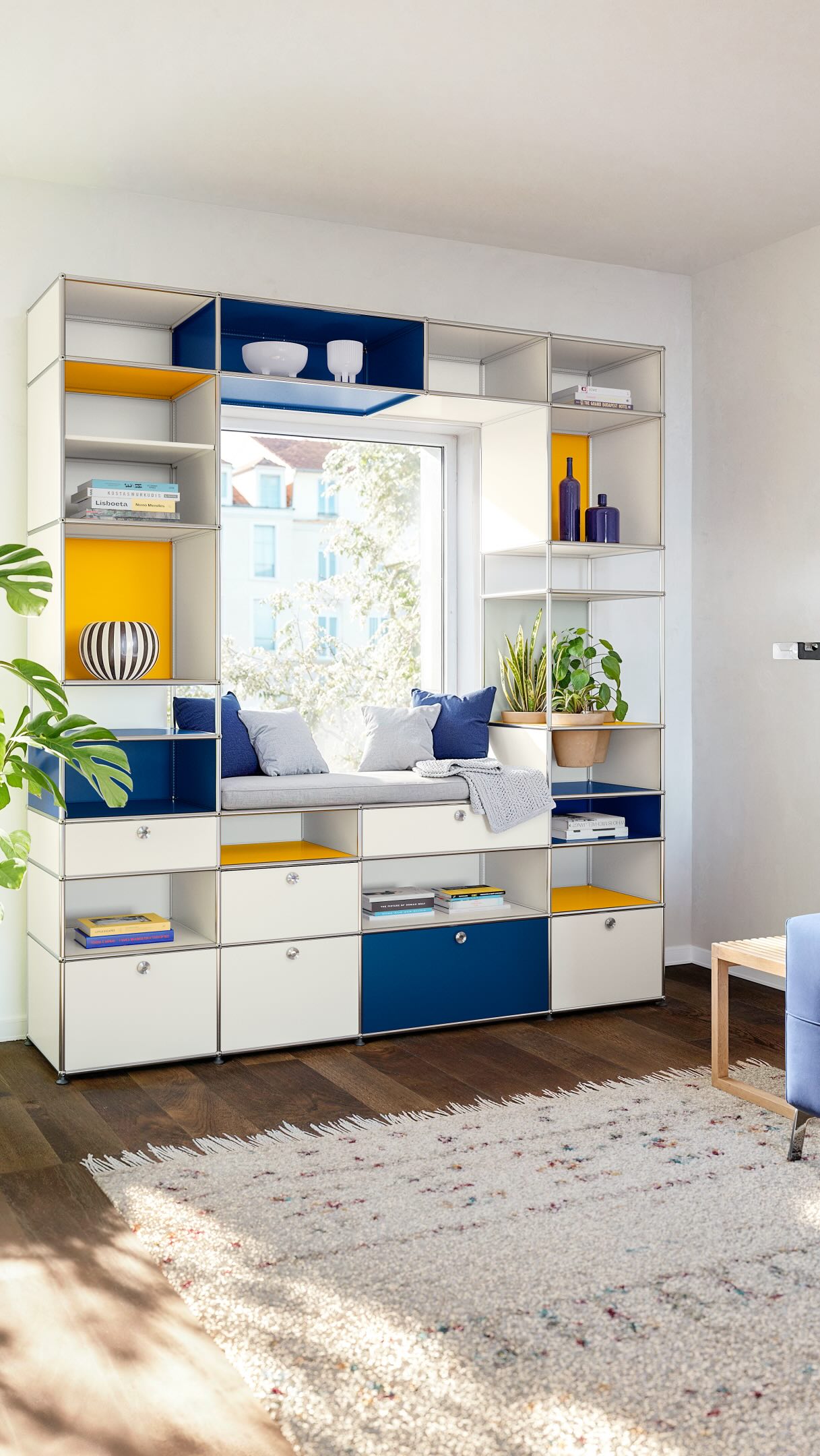 „Design, das nie fertig ist.“ 😍, Was auf den ersten Blick simpel wirkt, ist ein System, das sich immer wieder neu denken lässt. Die Rede ist vom USM Haller Möbelbausystem!, Seit Jahrzehnten gleich