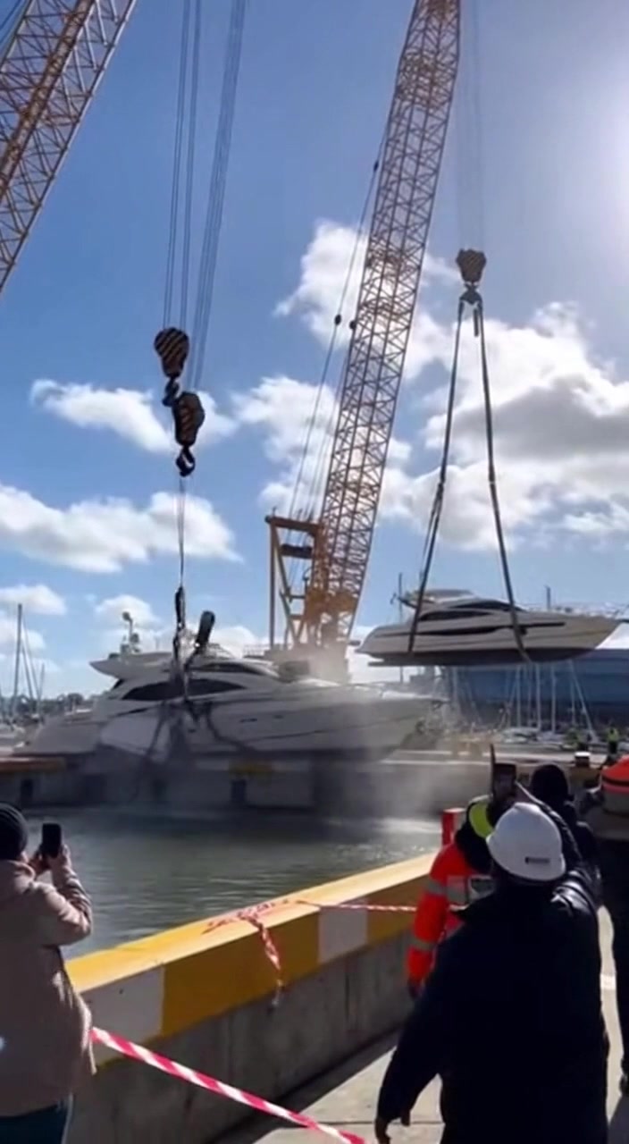 Crane Catastrophically Fails While Lifting Yacht, Sending Vessel ...
