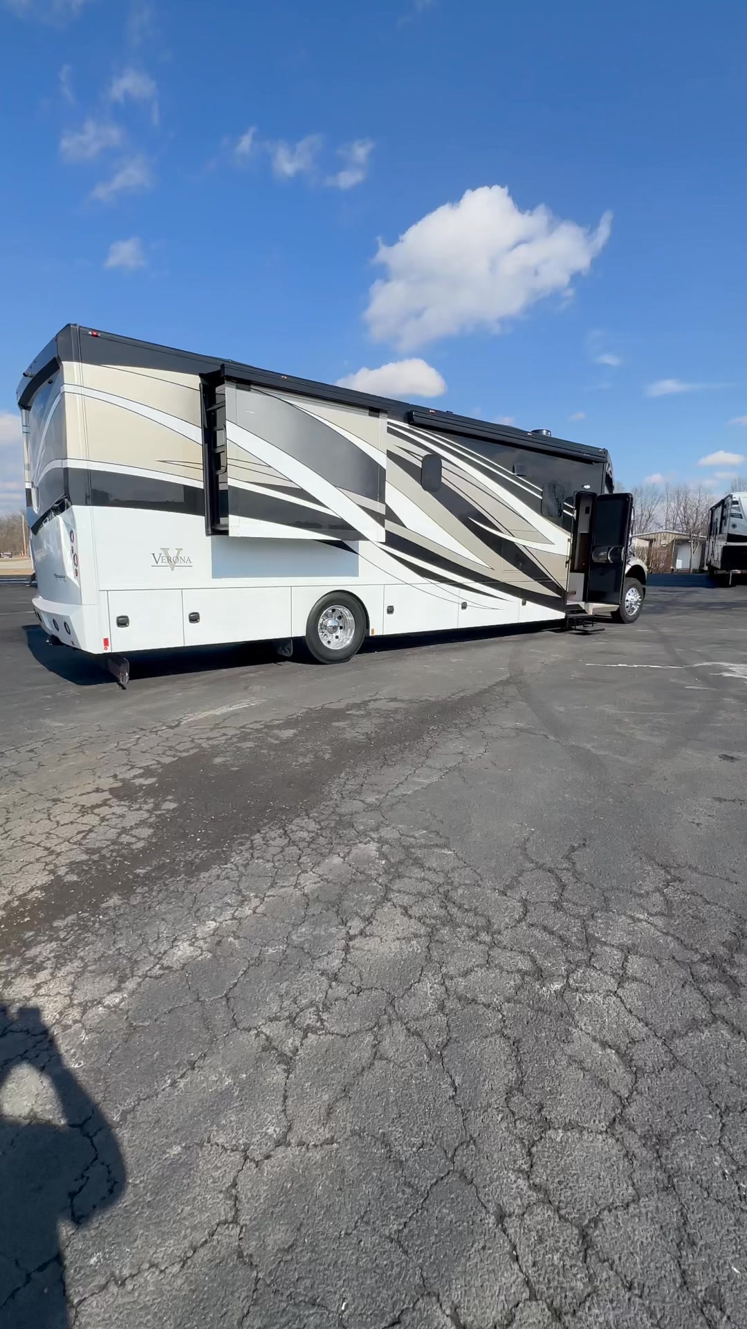 🚍 2023 Renegade Verona 40VRB Luxury Super C diesel motorhome built on a ...