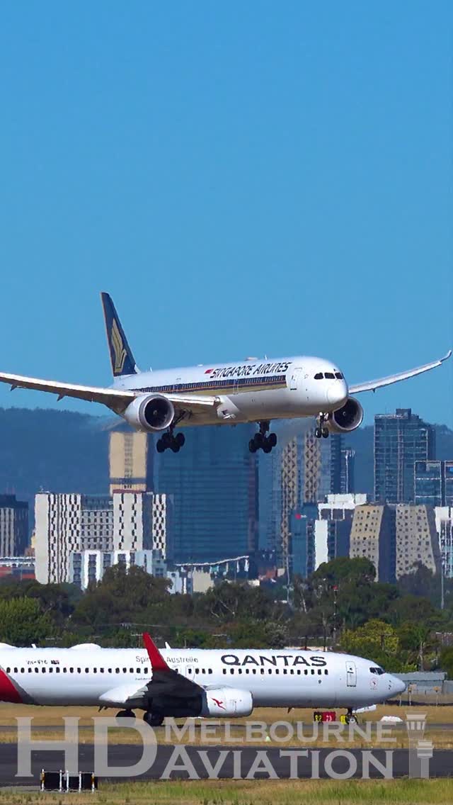 ✈️ Can you guess what city this Singapore Airlines 787-10 is