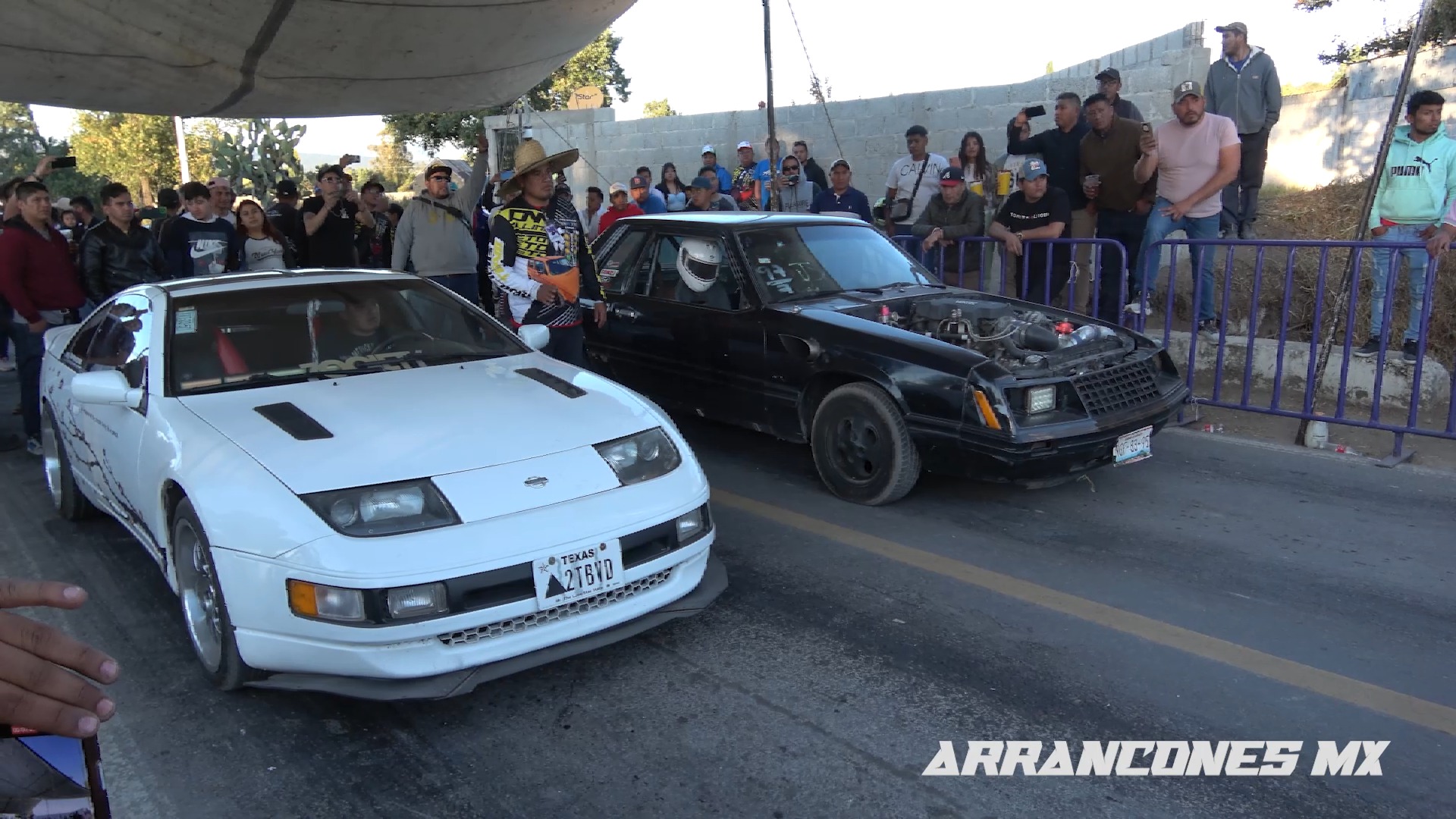 マスタング Mustang Fox Body vs Nissan Fairlady Z | Arrancones Low Rolling