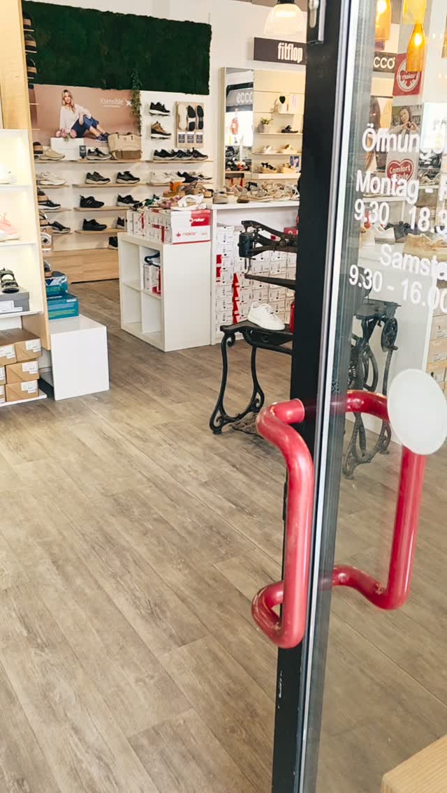 ✨ Mehr Licht. Mehr Platz. Mehr Schuhzimmer. ✨, Manchmal braucht es nur ein paar Veränderungen, damit Schönes noch besser zur Geltung kommt. 🤎, Wir haben unser Schuhzimmer mit viel Liebe umgestaltet –