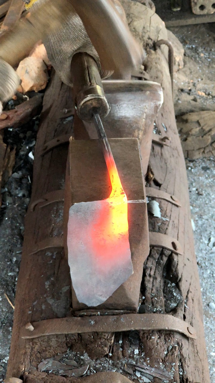 This is the skill of a traditional blacksmith in folding a mini grass ...