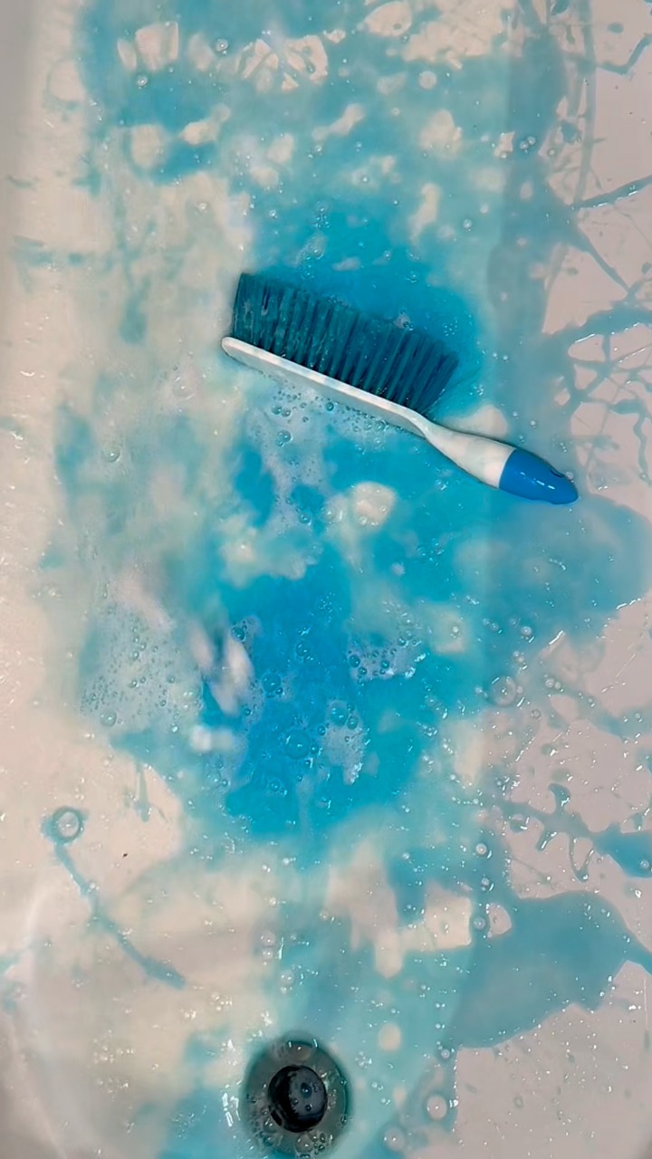 Blue cleaning hits different 🫧🩵 | Cleanupwithlaur | Facebook