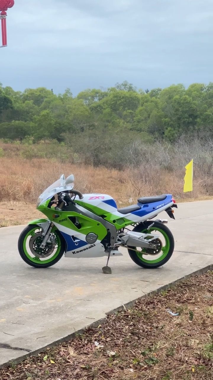 The Kawasaki Ninja ZXR400 is a standout 90s sportbike, combining