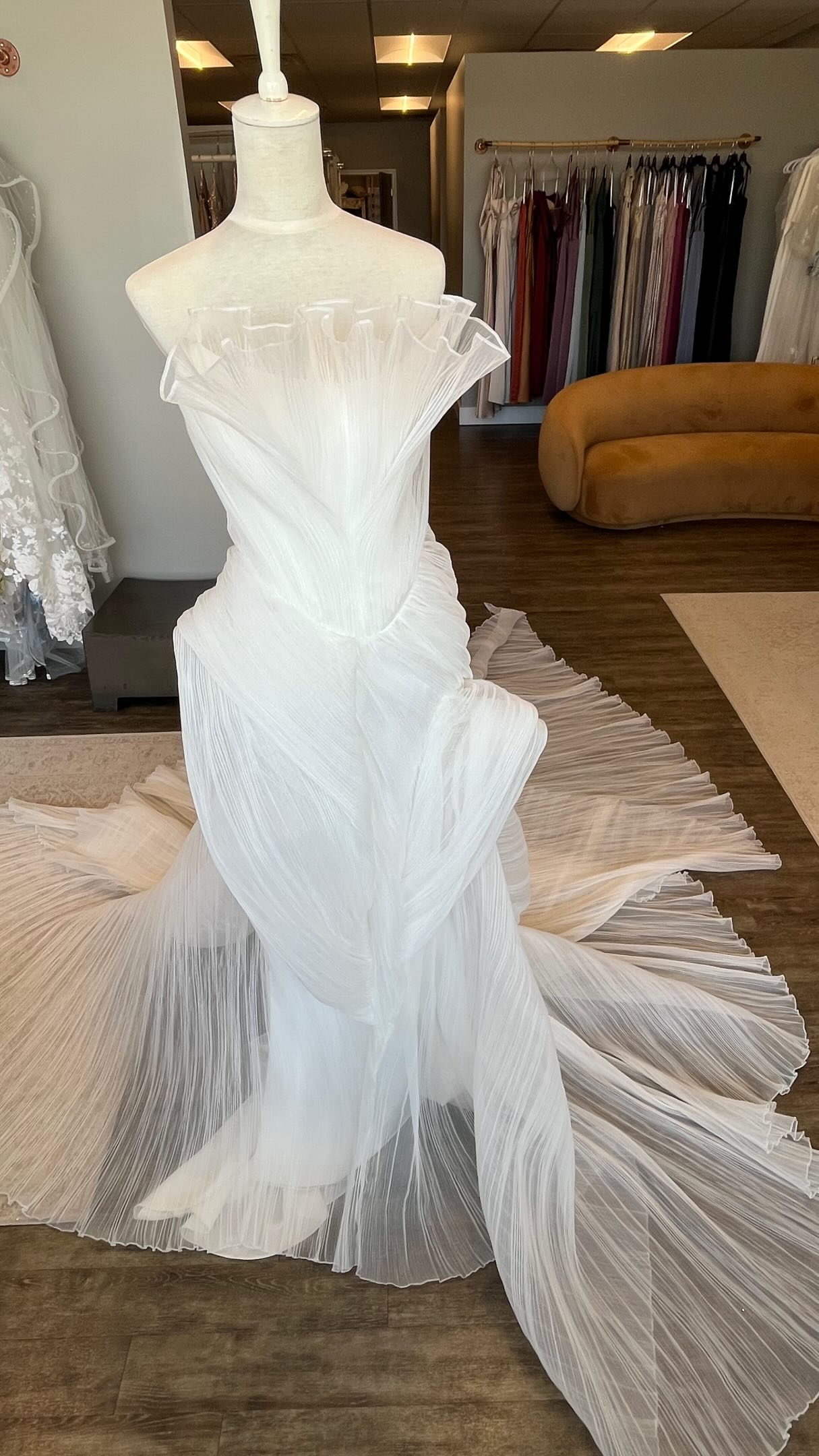 Saint Bridal Couture Juliette - in a UK 14 at only $2000?! , Yeah, we can’t believe it either. Make your appointment now to say YES to Juliette! 💖 | Sample and Soiree Bridal