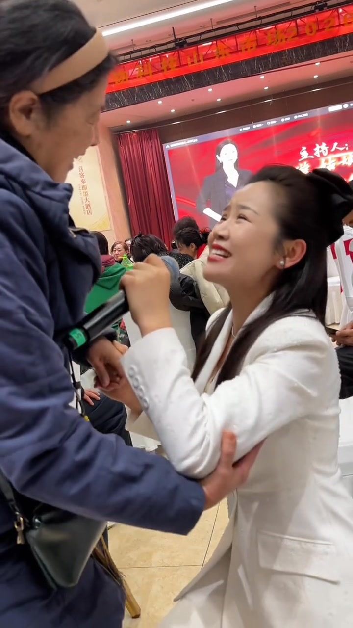 偉大的母親，無私的母愛，您的父母還尚且在您身邊嗎，感恩父母給予我們生命和所有#唱歌 #百善孝為先 #關愛老人 #生活 #加油 | 萬奕慧xe ...