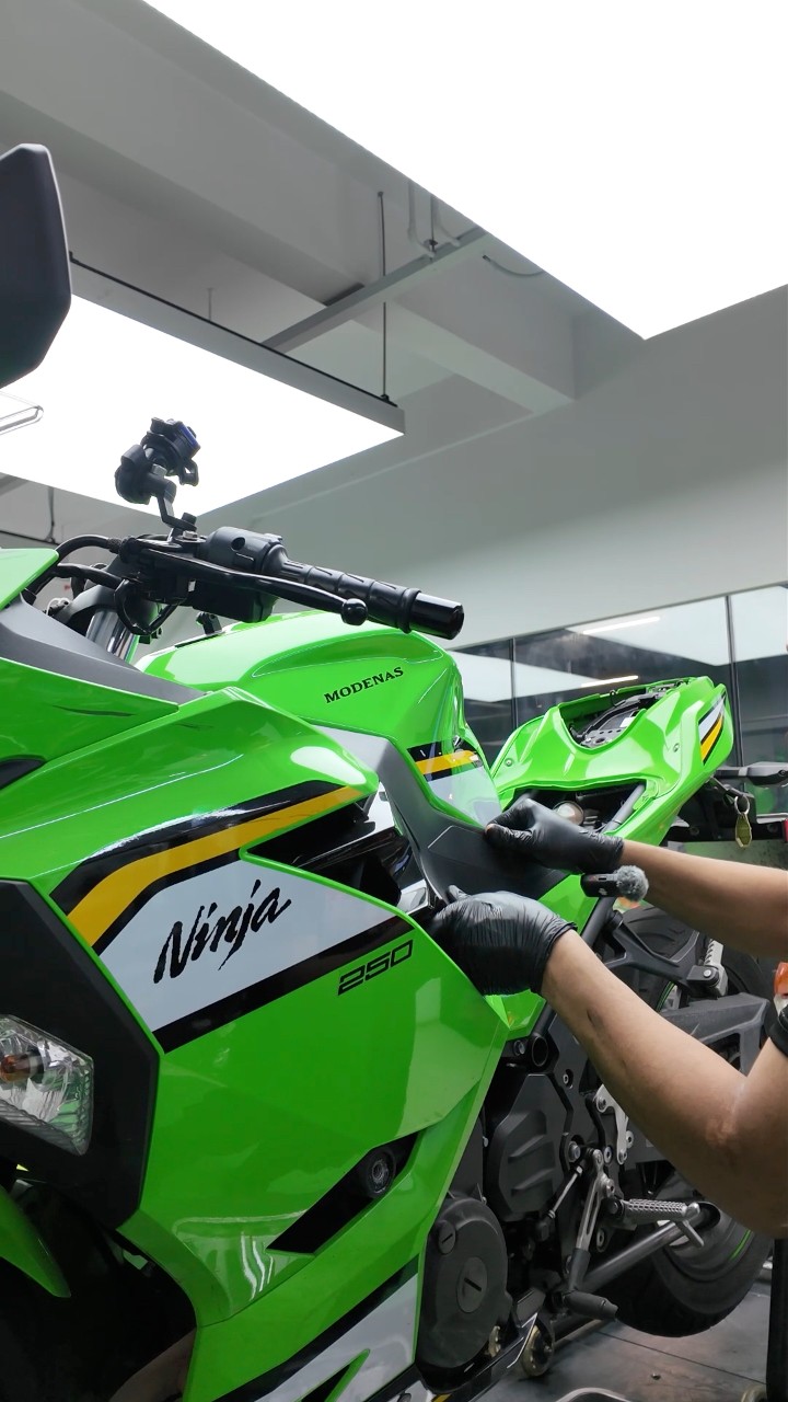 Ninja 250 Valve Clearance | Part 1 🔧 Take a closer look at the