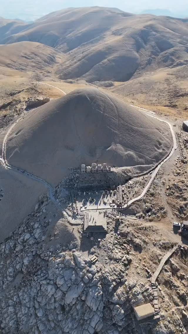 nemrut-da-ad-yaman-s-n-rlar-nda-yer-alan-ve-m-1-y-zy-lda