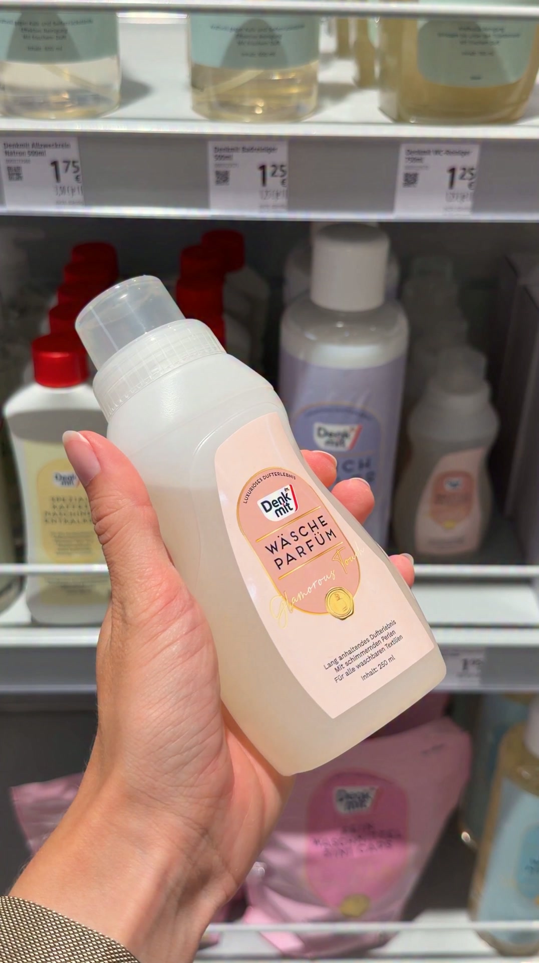 Reinigung darf nicht nur gut duften ✨– sie darf auch richtig schön aussehen. 😍, Unsere neuen limitierten Editionen von Denkmit „Glamorous Touch“ und „Pure Delight“ können beides. 😉 Sie verbinden ein