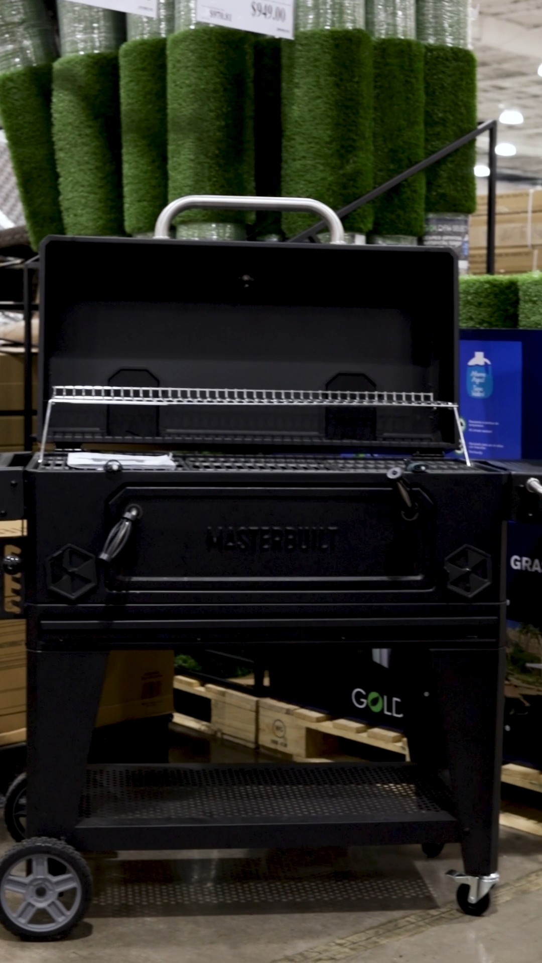El asador a carbón Masterbuilt de 36” ofrece espacio amplio, bandeja ...