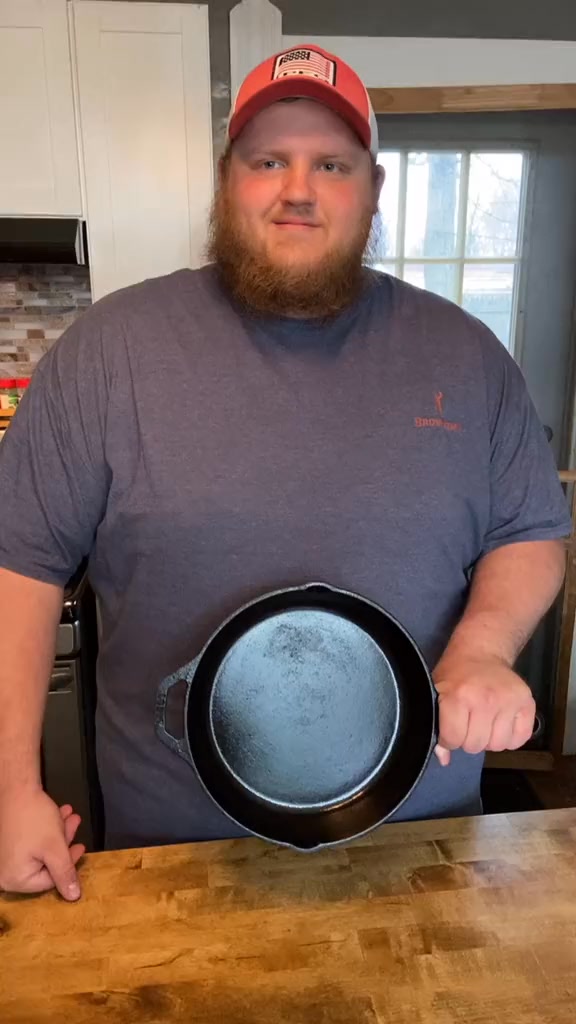 Cast iron cornbread! #asmr #fyp #castiron #cornbread #foodtiktok # ...