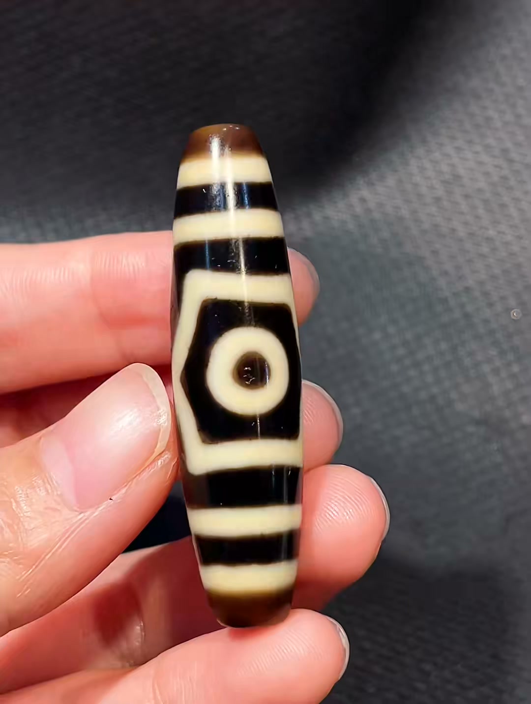 123 天珠 楕円形 双虎牙天珠 希少 dzibeads！ 四線虎牙天珠だけで