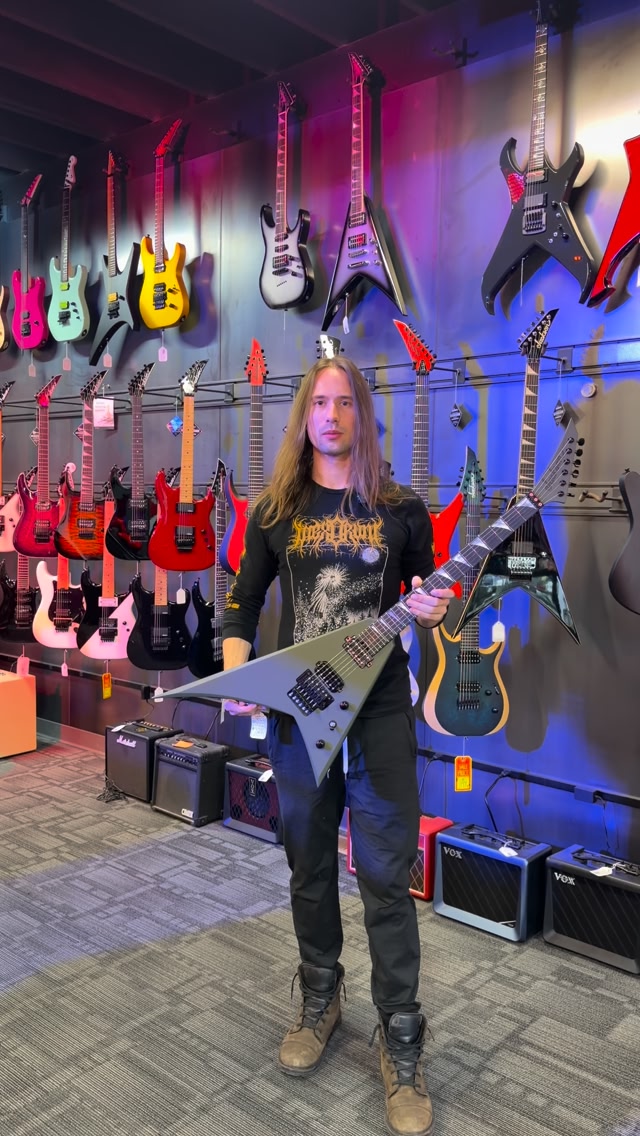 A quick playthrough on this Jackson American Series RR24 Rhoads in Army ...