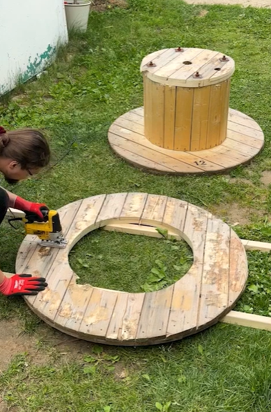 BBQ-Tisch für den Garten aus Kabeltrommel 🪵 | 5 Minuten Tricks SPIEL