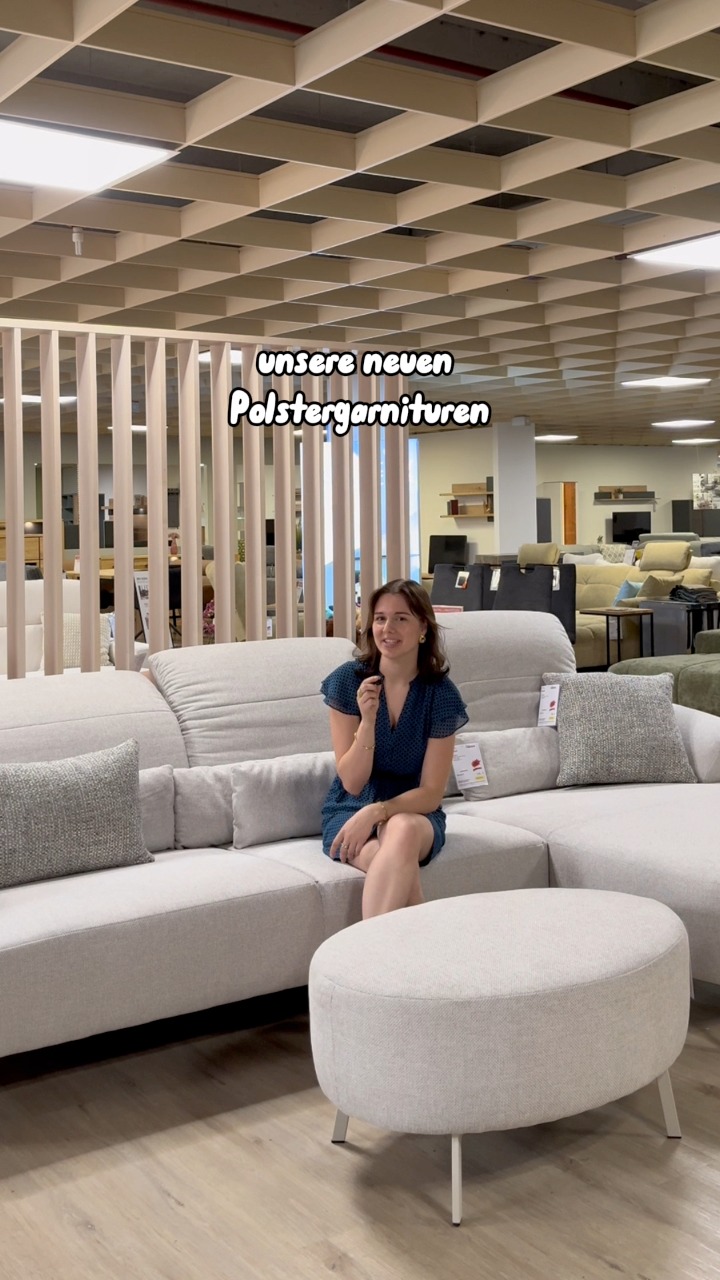 Egal ob klassisch oder farbenfroh, bei uns findet ihr eine große Auswahl an Polstergarnituren für jeden Wohnstil.🤎✨, 👉🏼Kommt vorbei, um unsere neuen Modelle zu entdecken und lasst euch gerne von uns