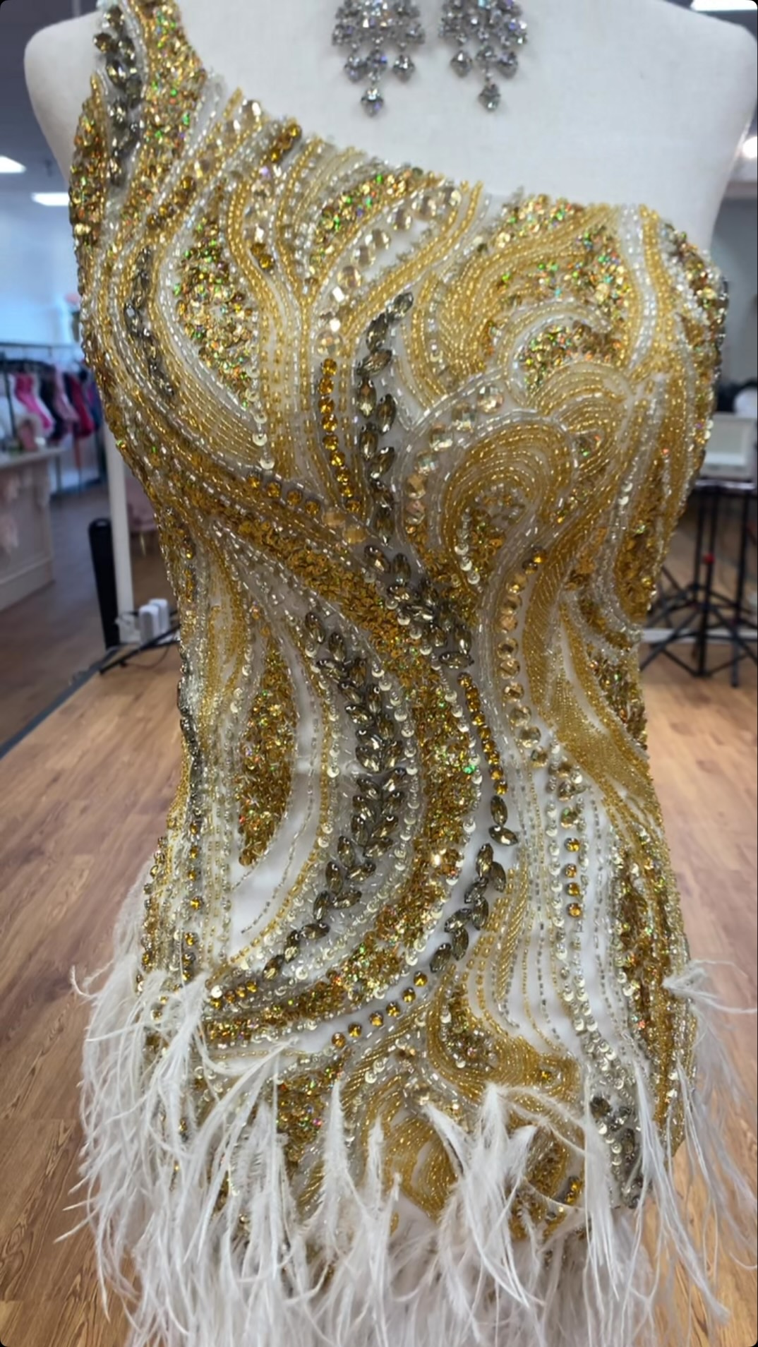 great gatsby inspired homecoming dresses themed hoco? Casino night themed? These gorgeous would be perfect!! 🤩, Originally $683 NOW $250, Ivory/gold size 0, Black/gold size 8, Ava Presley, 📍 209 North Service Rd E, modern great gatsby outfits female
