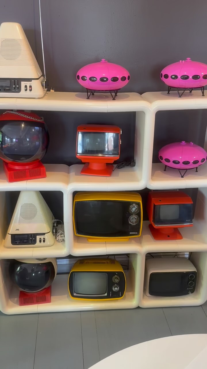 The 70s Space — Inspired by the Space Age design of the 1960s to